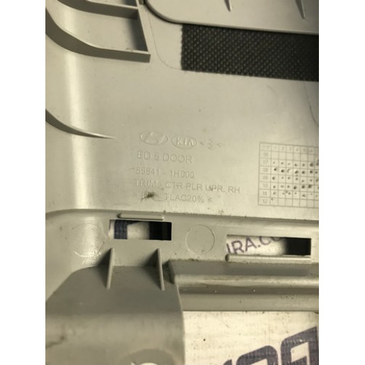Накладка центральної стійки права Kia Ceed 5-дв. 2006-2012 858411H000